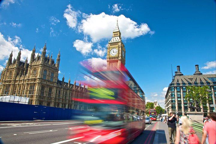 2012年起 開放申請赴英打工度假 2012年起 開放申請赴英打工度假